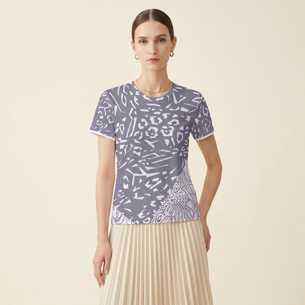 Abstract Leopard Motif Women’s T-Shirt – Minimalist Predator-Inspired Fashion with Conceptual Wildlife Detail