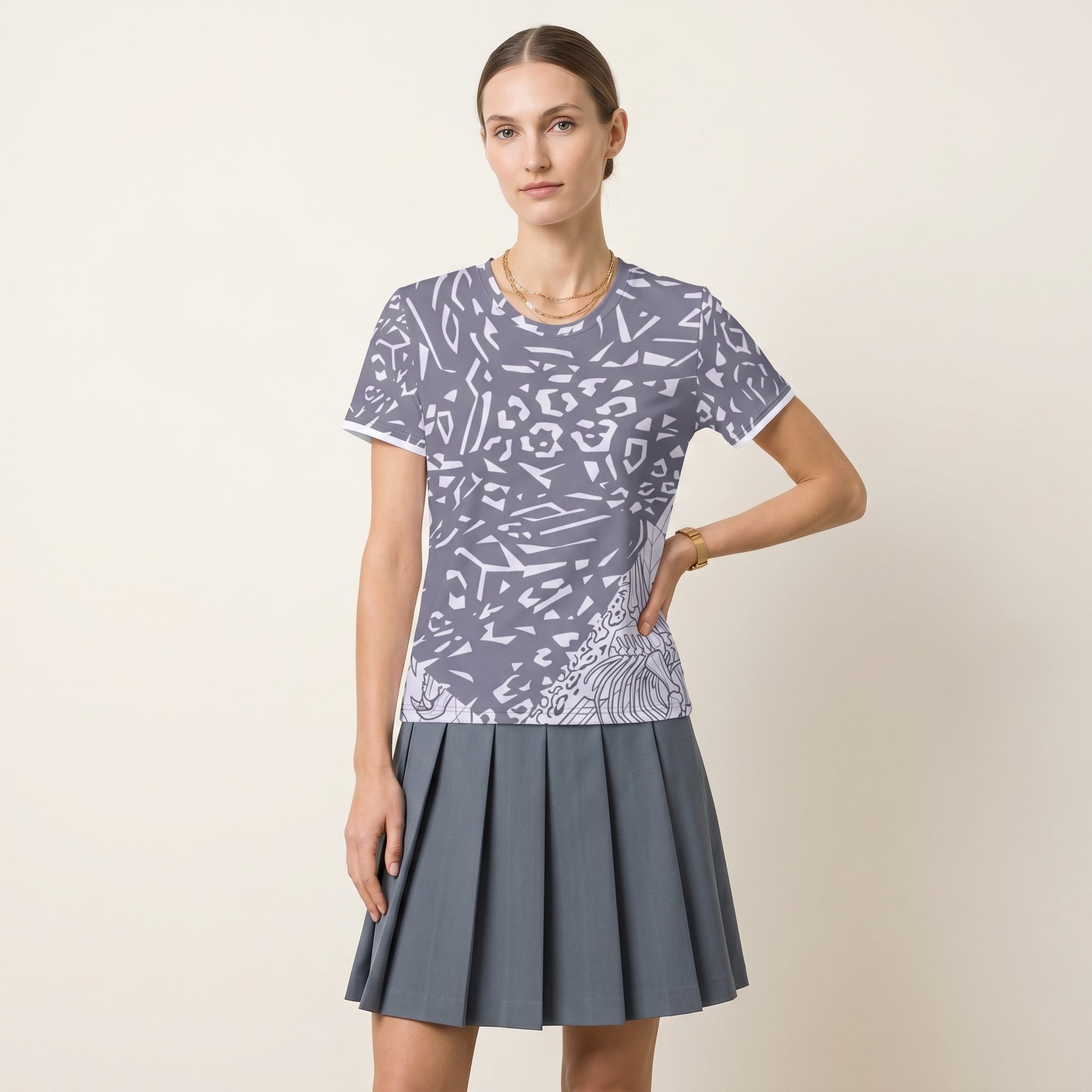 Abstract Leopard Motif Women’s T-Shirt – Minimalist Predator-Inspired Fashion with Conceptual Wildlife Detail